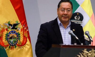 Fotografía de archivo del presidente de Bolivia, Luis Arce, durante un acto de posesión del nuevo ministro de Justicia y Transparencia Institucional, César Siles el 26 de septiembre en La Paz (Bolivia). EFE/ Gabriel Márquez