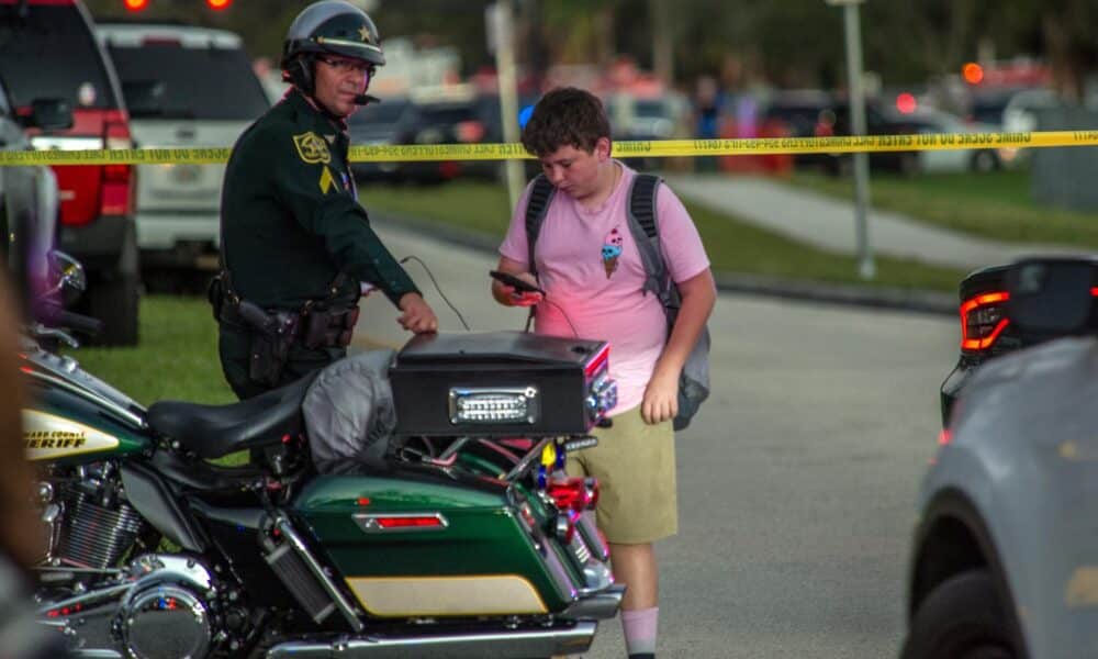 La autoridades de la ciudad de Deerfield Beach, en Florida (EE.UU), informaron de la detención de un menor de 11 años tras una falsa amenaza de bomba en una escuela de esa ciudad al norte de Miami. Fotografía de archivo. EFE/GIORGIO VIERA