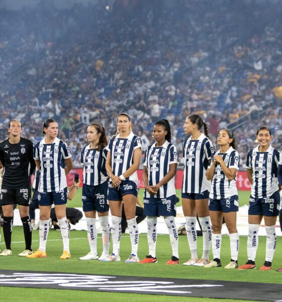 Imagen de archivo de jugadoras del equipo de Monterrey que reaccionan previo a un partido. EFE/ Miguel Sierra