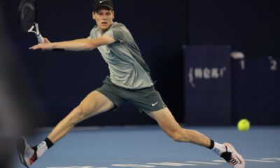 El italiano Jannik Sinner durante su partido de ssemifianles del Abierto de China. EFE/EPA/ANDRES MARTINEZ CASARES