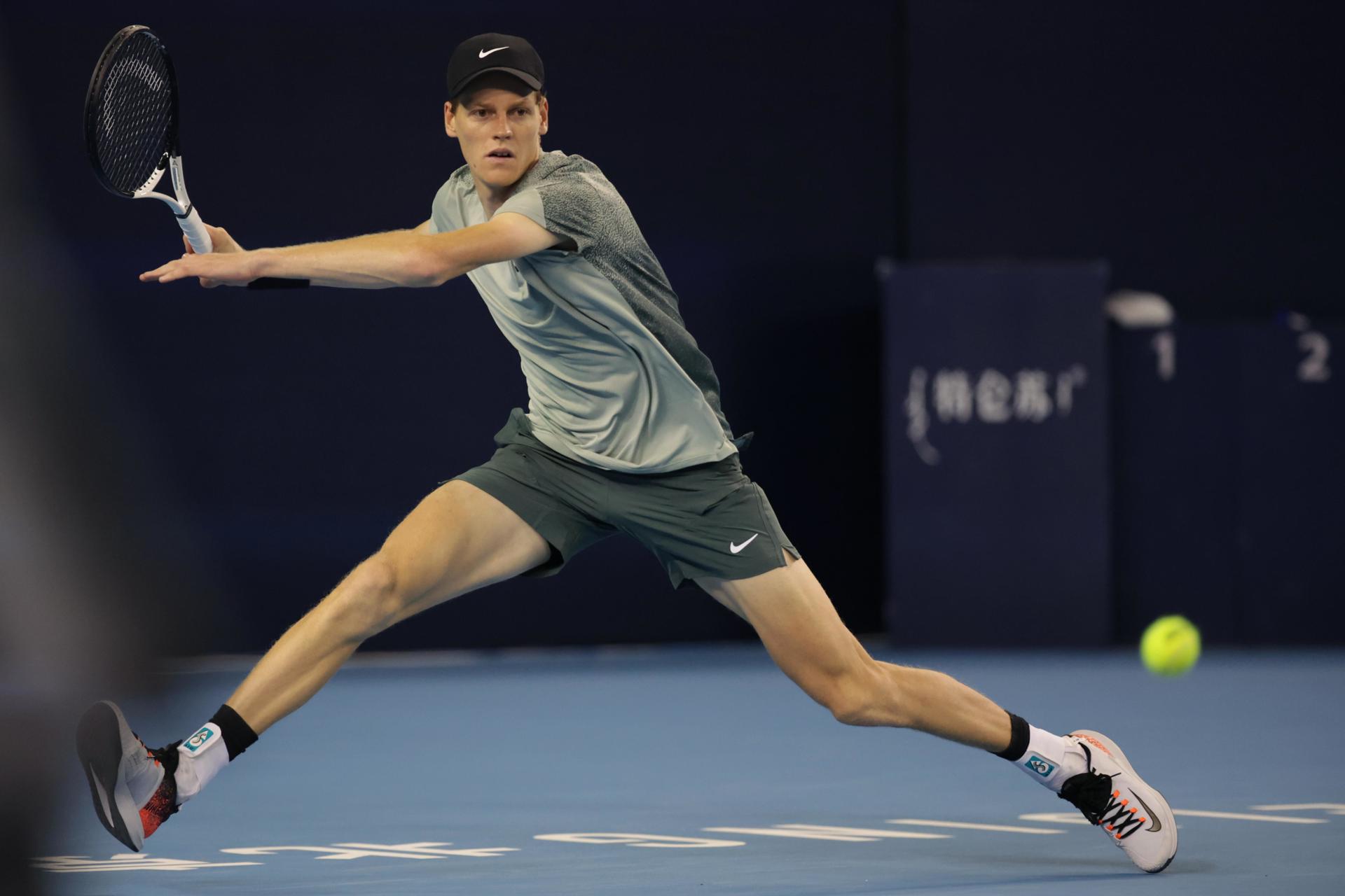 El italiano Jannik Sinner durante su partido de ssemifianles del Abierto de China. EFE/EPA/ANDRES MARTINEZ CASARES