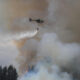 Fotografía de archivo en donde un helicóptero participa en la extinción de un incendio forestal Ecuador.EFE/ José Jácome