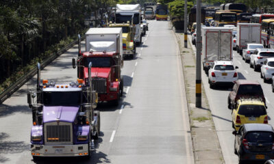 Camioneros participan en una movilización contra el Gobierno de Colombia por el anuncio del alza en el precio del diesel. EFE/ Luis Eduardo Noriega Arboleda