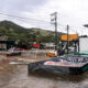 Fotografía de un aviso afectado por el paso del huracán 'John' este martes, en la localidad Maruquelia del balneario de Acapulco (México). EFE/ David Guzmán