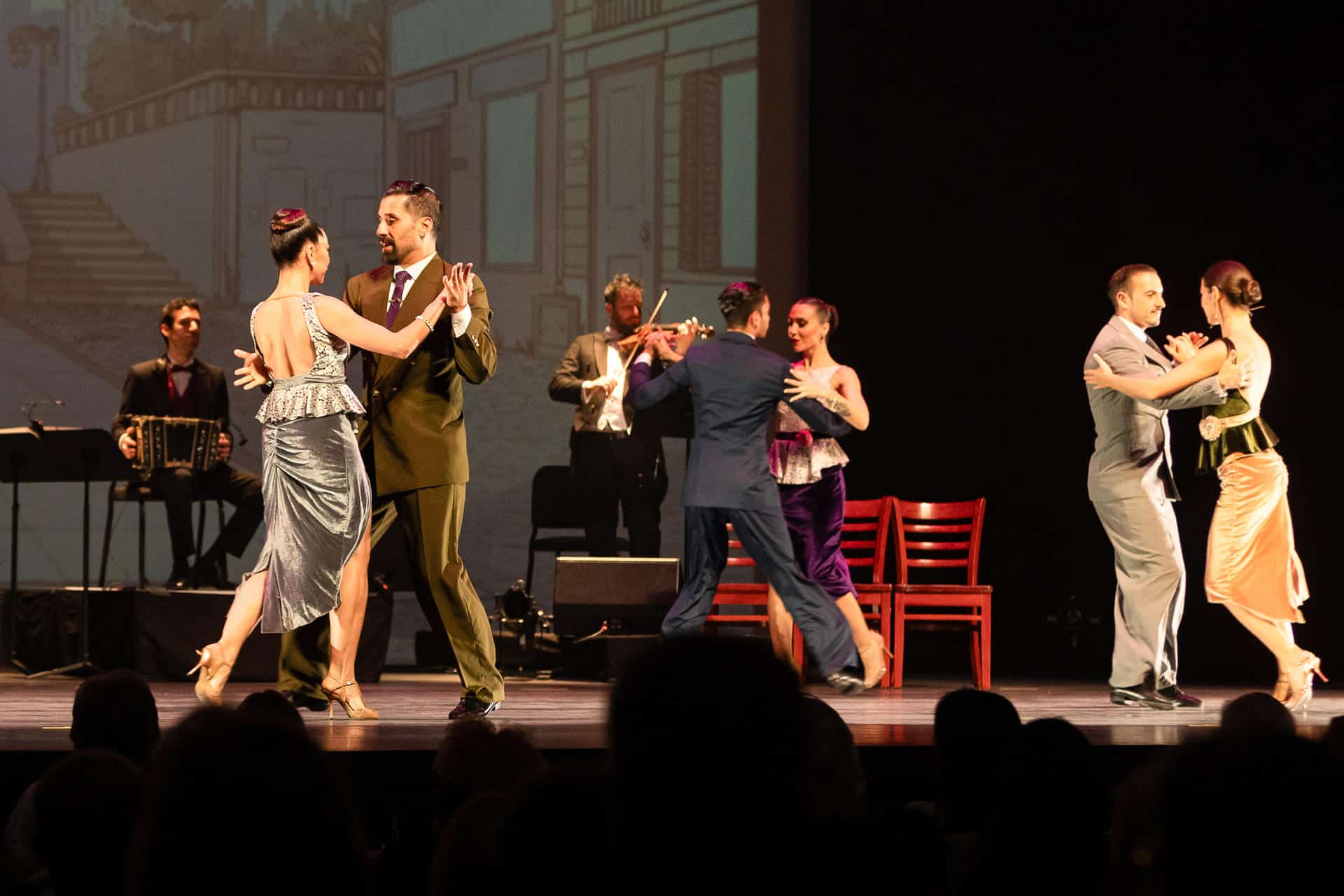 Fotografía cedida por Tango Lovers Company de artistas durante un espectáculo de tango en la ciudad de Montevideo (Uruguay). Con la expectativa de llenar nuevamente los teatros norteamericanos, la premiada compañía de tango de Argentina y Uruguay Tango Lovers emprenderá el 27 de septiembre una gira por Estados Unidos con su espectáculo 'Volver 2'. EFE/ Tango Lovers Company