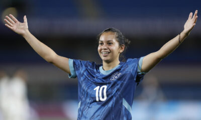 Fátima Acosta (d) de Paraguay celebra su gol en un partido del grupo C de la Copa Mundial Femenina sub-20. EFE/ Ernesto Guzmán Jr.