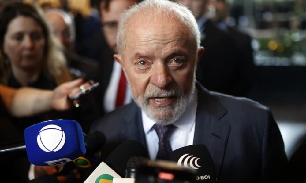 El presidente de Brasil, Luiz Inácio Lula da Silva habla este lunes con los medios de comunicación al término de una conferencia de prensa en Ciudad de México (México). EFE/Bienvenido Velasco