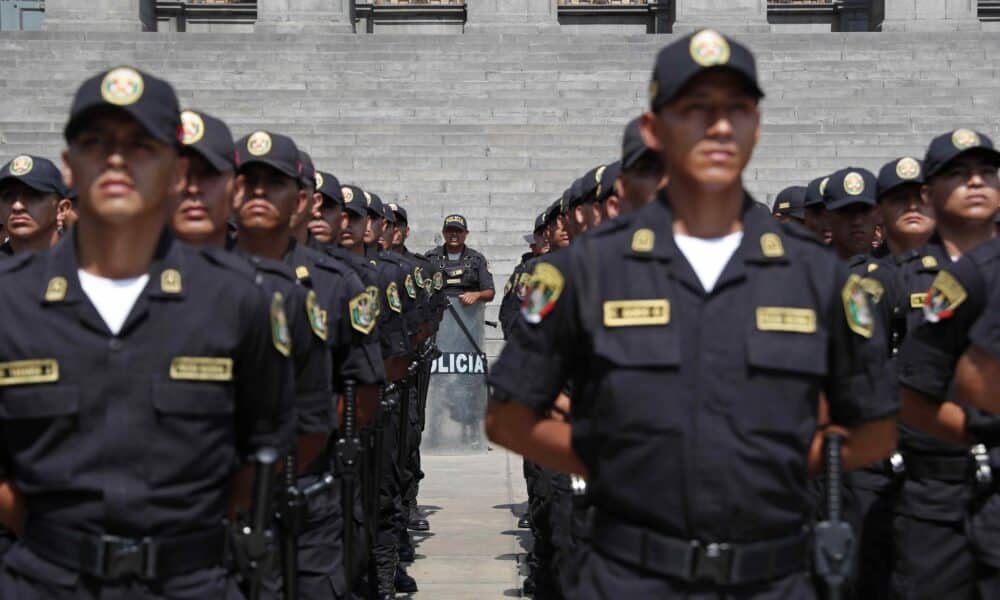 Fotografía de archivo en donde se ve una formación de la Policía Nacional del Perú. EFE/ Paolo Aguilar