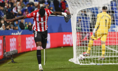 El delantero del Athletic Club, Nico Williams, celebra el segundo gol del equipo bilbaino durante el partido de la jornada 7 de LaLiga EA Sports que disputaron Leganés y el Athletic Club en el estadio Butarque de Leganés. EFE/ Sergio Perez.