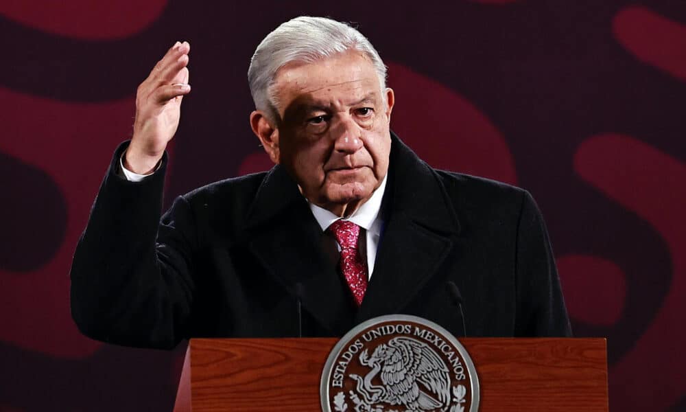 El presidente de México, Andrés Manuel López Obrador, habla este lunes durante una rueda de prensa en el Palacio Nacional, en Ciudad de México (México). EFE/ Sáshenka Gutiérrez