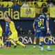 Los jugadores del Villarreal celebran un gol conseguido por el delantero francés del conjunto Thierno Barry durante el partido de la jornada 8 de LaLiga en Primera División que Villarreal CF y UD Las Palmas disputaron en el estadio de La Cerámica. EFE/Andreu Esteban