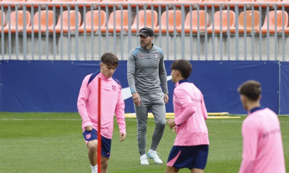 Diego Simeone, durante el entrenamiento de este martes.-EFE/ Rodrigo Jiménez