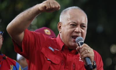 Fotografía de archivo del 17 de agosto de 2024 del primer vicepresidente del Partido Socialista Unido de Venezuela (PSUV), Diosdado Cabello, hablando en una manifestación a favor del Gobierno, en Caracas (Venezuela). EFE/ Miguel Gutierrez