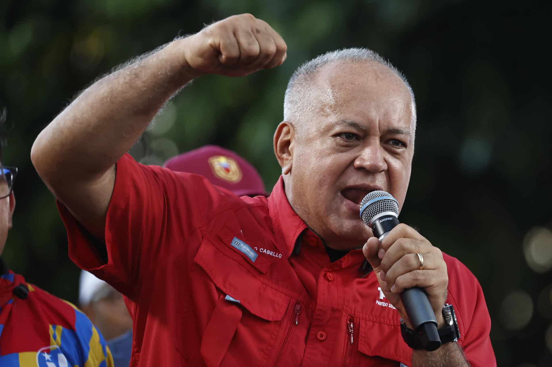 Fotografía de archivo del 17 de agosto de 2024 del primer vicepresidente del Partido Socialista Unido de Venezuela (PSUV), Diosdado Cabello, hablando en una manifestación a favor del Gobierno, en Caracas (Venezuela). EFE/ Miguel Gutierrez