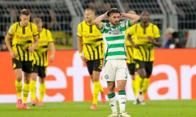 El jugador del Celtic Greg Taylor se lamenta durante el partido de la segunda jornada de la UEFA Champions League que han jugado Borussia Dortmund y Celtic en Dortmund, Alemania. EFE/EPA/FRIEDEMANN VOGEL