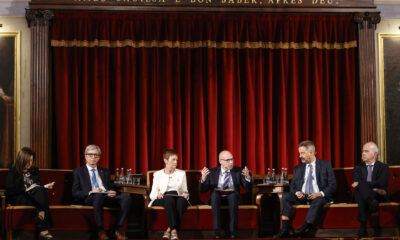 Los rectores de las Universidades de Valéncia, Nova de Lisboa (Portugal), Nacional de Córdoba (Argentina), UNED y Autónoma de Madrid participan en una mesa redonda con motivo de las Conferencias Iberoamericanas de Ciencia, Tecnología e Innovación y Educación Superior que se celebran en València. En la imagen de izqda a dcha, Amaya Mendikoetxea, rectora de la Universidad Autónoma de Madrid; John Boretto, rector de la Universidad Nacional de Córdoba (Argentina); María Vicenta Mestre, rectora de la Universitat de València; Francisco García, secretario general de Universidades, Ministerio de Ciencia, Innovación y Universidades; João Sàágua, rector de la Universidad Nova de Lisboa (Portugal); y Ricardo Mairal, rector de la Universidad Nacional a Distancia (España). EFE/Ana Escobar