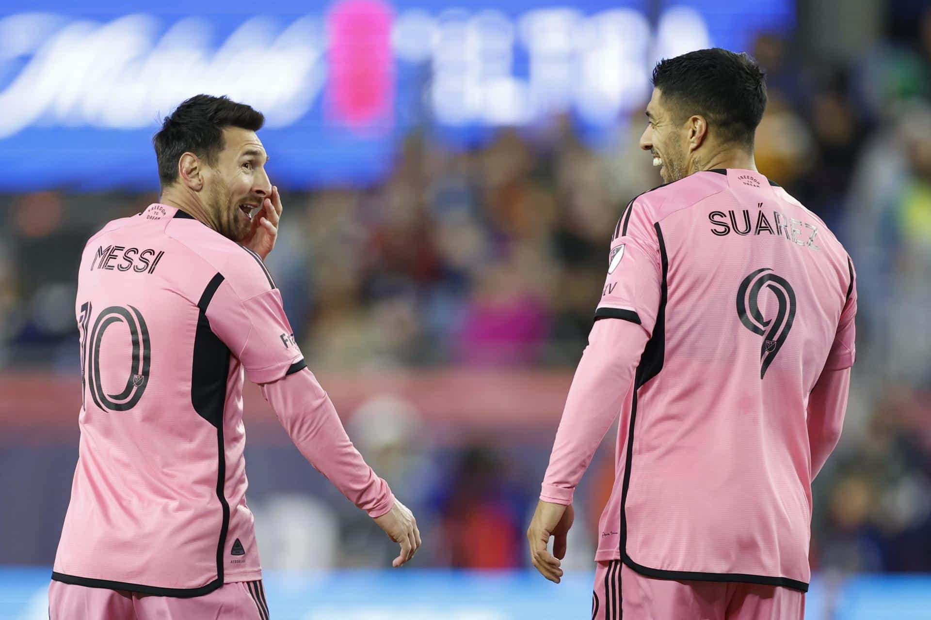 Imagen de archivo de los delateros del Inter de Miami Lionel Messi (izq.) y Luis Suárez. EFE/EPA/CJ GUNTHER