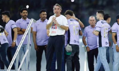 Imagen de archivo del propietario del club América, Emilio Azcárraga Jean, participa en el festejo por la obtención del bicampeonato del torneo Clausura 2024 de la Liga MX, en el Estadio Azteca, en Ciudad de México (México). EFE/ Sáshenka Gutiérrez