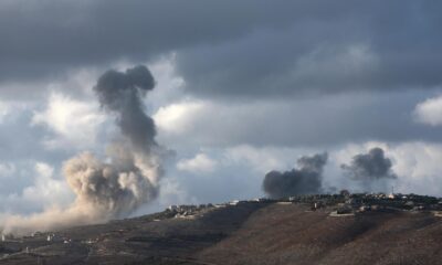 El humo se eleva como resultado de un ataque aéreo israelí cerca de la aldea de Maroun El Ras en el sur del Líbano, visto desde el lado israelí de la frontera, al norte de Israel, el 1 de octubre de 2024. EFE/EPA/Atef Safadi