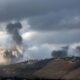 El humo se eleva como resultado de un ataque aéreo israelí cerca de la aldea de Maroun El Ras en el sur del Líbano, visto desde el lado israelí de la frontera, al norte de Israel, el 1 de octubre de 2024. EFE/EPA/Atef Safadi