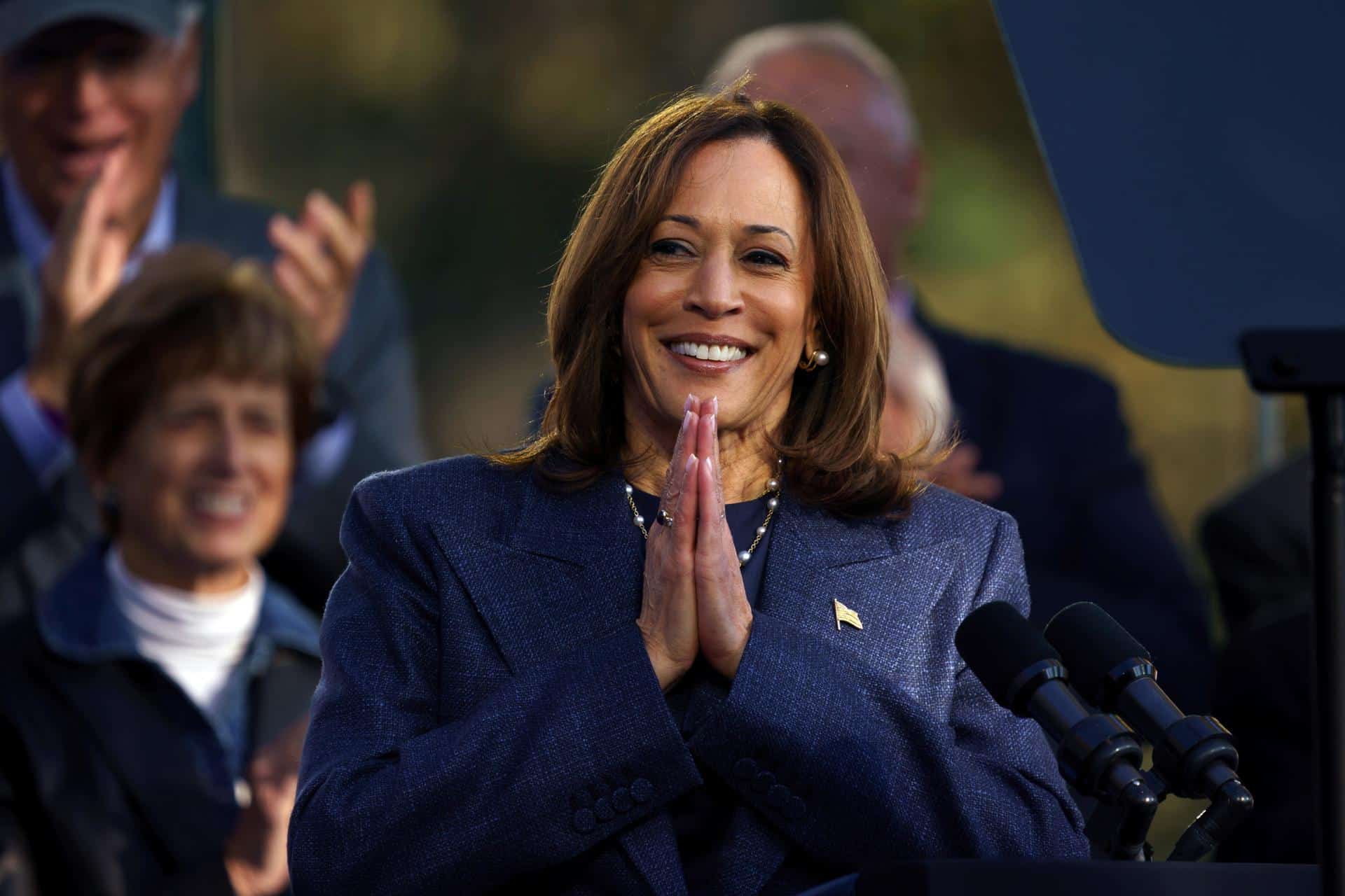 La vicepresidenta estadounidense y actual candidata presidencial demócrata, Kamala Harris, asiste a un mitin en Pensilvania, EE.UU. EFE/WILL OLIVER