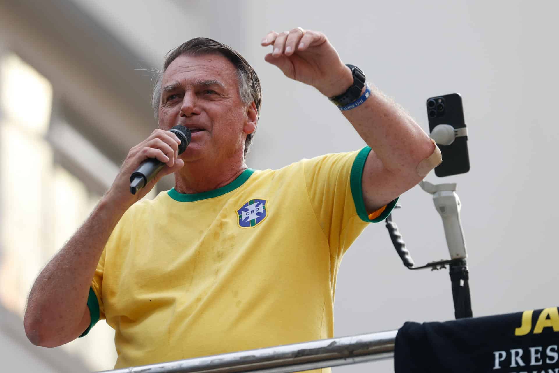 Fotografía de archivo del expresidente brasileño Jair Bolsonaro (2019-2022) durante una manifestación en la avenida Paulista de Sao Paulo (Brasil). EFE/ Sebastiao Moreira