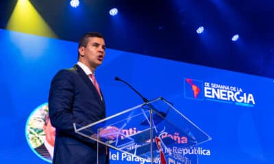 Fotografía cedida por la Presidencia de Paraguay en la que el presidente paraguayo, Santiago Peña, habla durante la inauguración de la IX Semana de la Energía este lunes 28 de octubre de 2024 en la sede cultural del Banco Central de Paraguay, en Asunción. EFE/ Presidencia de Paraguay