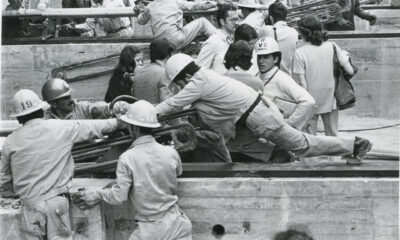 Fotografía cedida por el periódico El Tiempo del 6 de octubre de 1974 del traslado del edificio Cudecom en Bogotá (Colombia). EFE/ El Tiempo