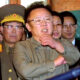 Imagen de Archivo del líder norcoreano Kim Jong Il, segundo desde la izquierda, durante una visita a una fábrica de maquinaria en San Petersburgo el martes 7 de agosto de 2001. (Foto AP/ Dmitry Lovetsky, POOL)[IMAGEN DIGITAL]