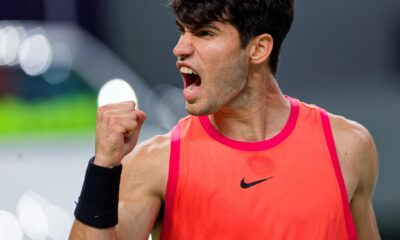 El tenista español Carlos Alcaraz celebra un punto en el Shanghai Masters, en China. EFE/EPA/ALEX PLAVEVSKI