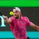 El búlgaro Grigor Dimitrov, durante su partido de octavos de final de individuales masculino contra el belga Zizou Bergs, en el torneo de tenis de Shanghai. EFE/EPA/ALEX PLAVEVSKI