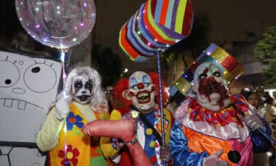 Imagen de archivo de personas disfrazadas que salen a las calles para celebrar Halloween. EFE/ Mario Guzmán