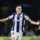 El centrocampista croata de la Real Sociedad Luka Sucic celebra el gol marcado al Atlético de Madrid, durante el partido de Liga disputado entre Atlético de Madrid y Real Sociedad este domingo en el estadio de Anoeta. EFE/Javi Colmenero