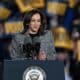 Kamala Harris en un reciente mitin de campaña en Michigan. EFE/EPA/LON HORWEDEL