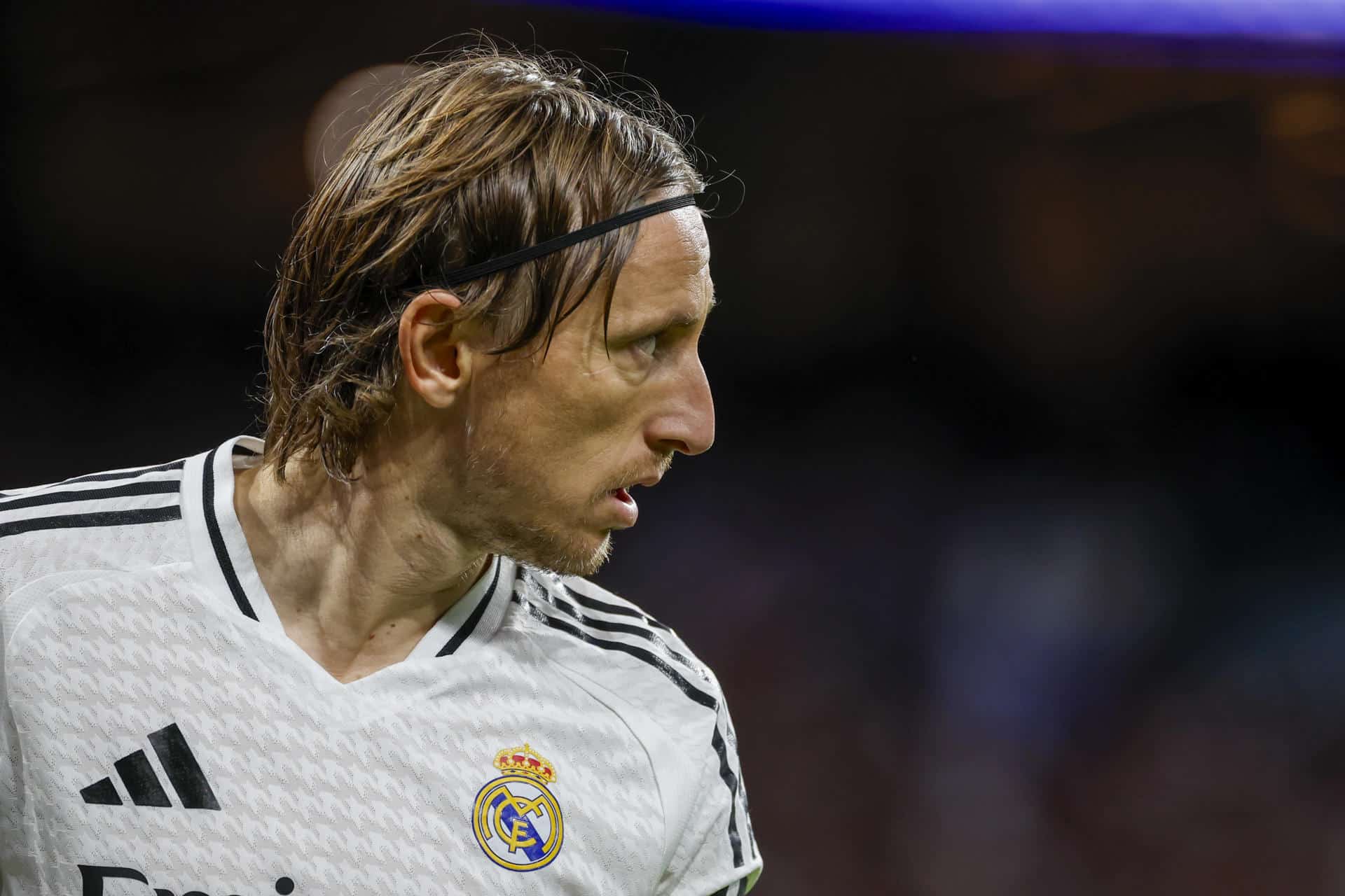 Foto de archivo del centrocampista croata del Real Madrid, Luka Modric, durante el encuentro correspondiente a la fase regular de la Liga de Campeones del martes contra el Borussia Dortmund en el estadio Santiago Bernabéu. EFE/Juanjo Martín.