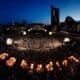 Un grupo de personas enciende velas junto al símbolo "Leipzig 89" durante un acto para conmemorar el 25 aniversario de la Revolución Pacífica, en la plaza Augustenplatz de Leipzig (Alemania) el 9 de octubre de 2014. EFE/HENDRIK SCHMIDT