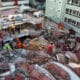 Fotografía aérea que muestra integrantes de los bomberos y grupos de rescate trabajando en la búsqueda de personas entre los escombros del edificio Aparthotel Dubrovnik, en el municipio de Villa Gesell, provincia de Buenos Aires (Argentina). EFE/ STR