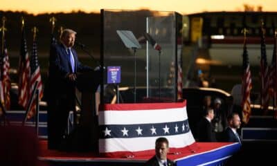 El expresidente de EE. UU., Donald Trump, realiza un mitin de campaña en el Aeropuerto Regional Arnold Palmer en Latrobe, Pensilvania, EE.UU. EFE/EPA/JUSTIN MERRIMAN