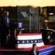 El expresidente de EE. UU., Donald Trump, realiza un mitin de campaña en el Aeropuerto Regional Arnold Palmer en Latrobe, Pensilvania, EE.UU. EFE/EPA/JUSTIN MERRIMAN