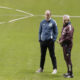 El presidente de la Federación Mexicana de Fútbol, Ivar Sisniega (i) y el técnico de la Selección Mexicana de fútbol, Javier Aguirre, conversan durante una práctica este viernes, previo a su juego amistoso ante el Valencia CF en el estadio Cuauhtémoc, en el estado de Puebla (México). EFE/ Hilda Ríos