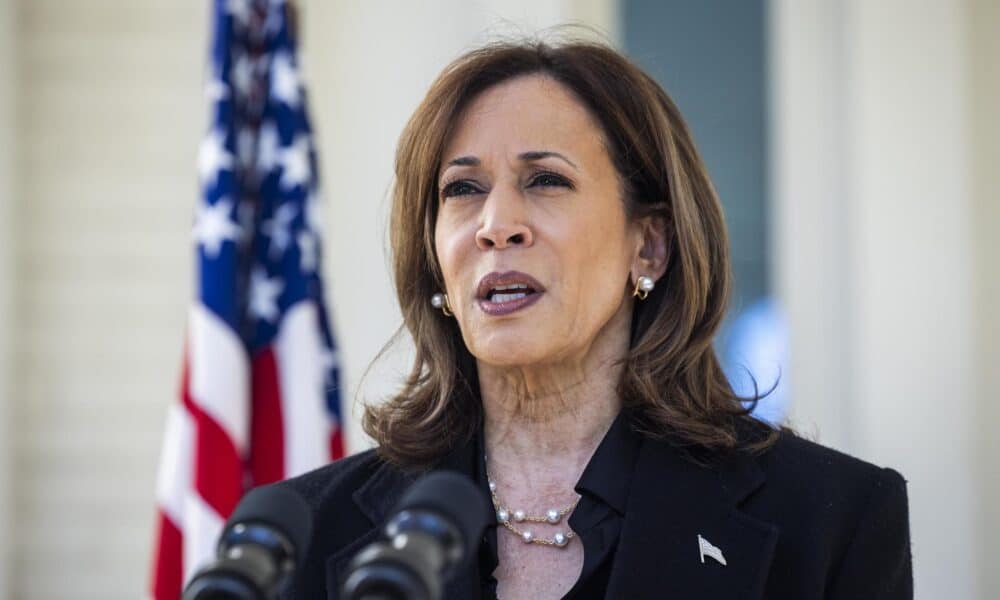 La vicepresidenta y actual candidata presidencial demócrata, Kamala Harris, habla en Washington, DC, EE.UU., el 23 de octubre de 2024. EFE/JIM LO SCALZO/Pool