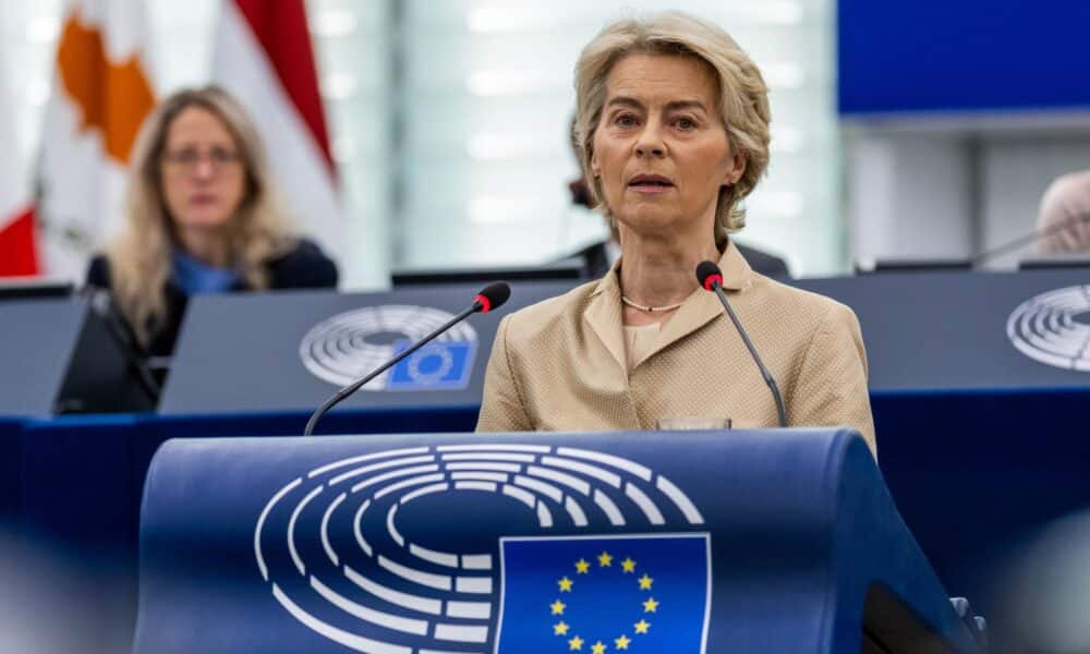 La presidenta de la Comisión Europea, Ursula von der Leyen, interviene en una sesión plenaria de presentación del programa de actividades de la Presidencia húngara en el Parlamento Europeo en Estrasburgo, Francia, el 09 de octubre de 2024. 
EFE/EPA/CHRISTOPHE PETIT TESSON