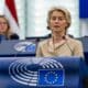 La presidenta de la Comisión Europea, Ursula von der Leyen, interviene en una sesión plenaria de presentación del programa de actividades de la Presidencia húngara en el Parlamento Europeo en Estrasburgo, Francia, el 09 de octubre de 2024. 
EFE/EPA/CHRISTOPHE PETIT TESSON