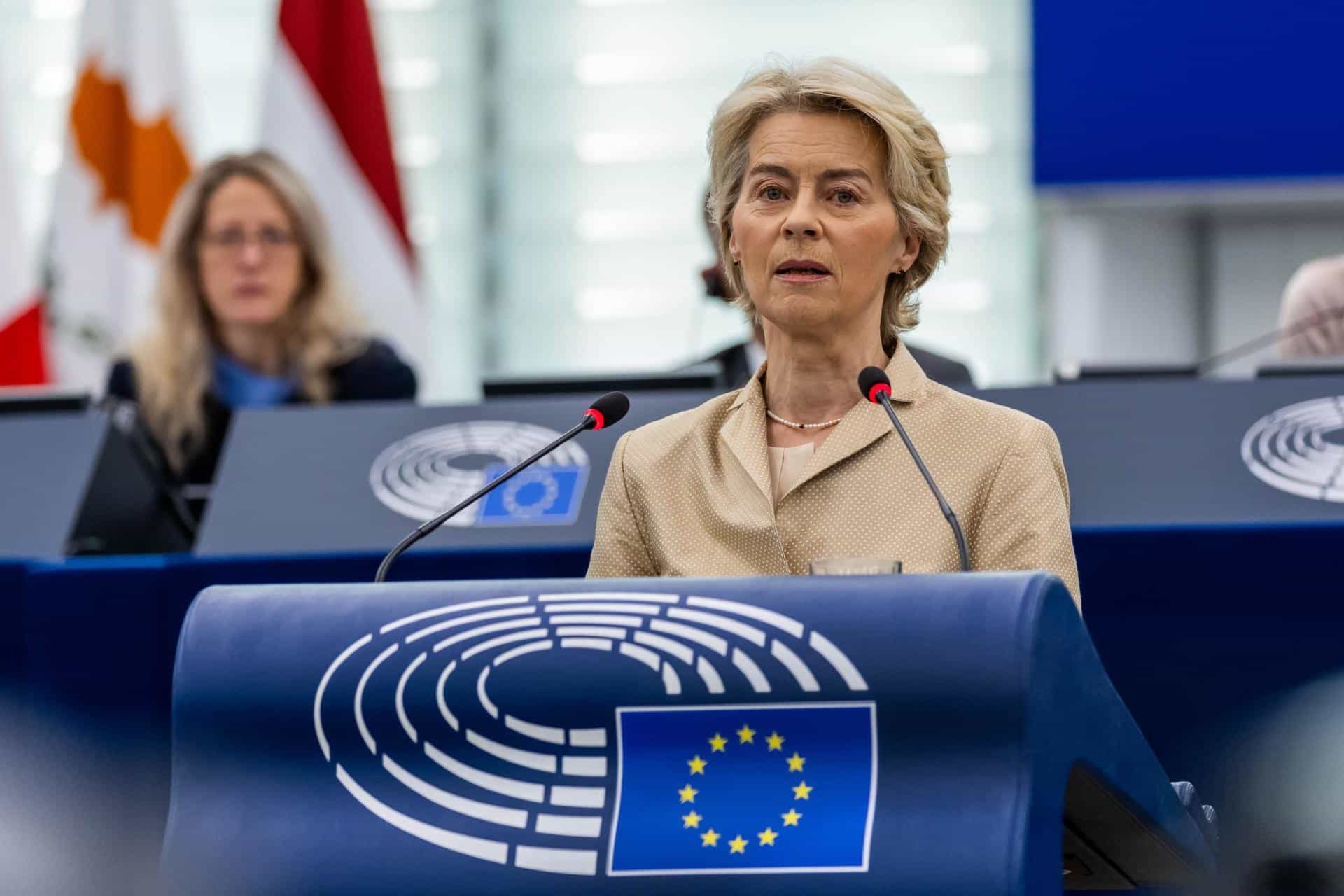 La presidenta de la Comisión Europea, Ursula von der Leyen, interviene en una sesión plenaria de presentación del programa de actividades de la Presidencia húngara en el Parlamento Europeo en Estrasburgo, Francia, el 09 de octubre de 2024. 
EFE/EPA/CHRISTOPHE PETIT TESSON