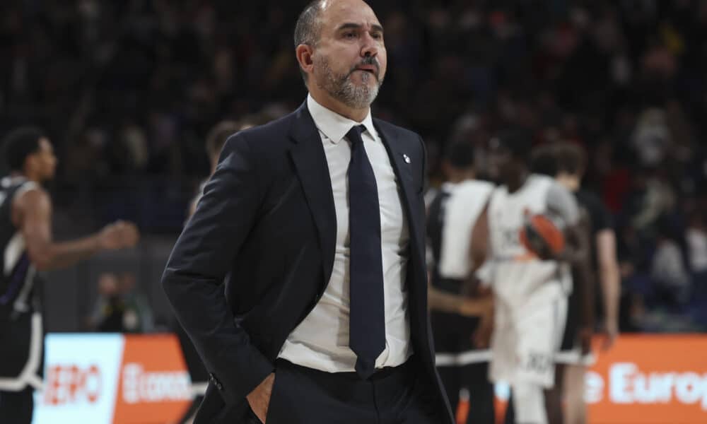 El entrenador del Real Madrid Chus Mateo tras el encuentro de Euroliga que Real Madrid y el Partizán de Belgrado disputaron en el WiZink Center, en Madrid, en una foto de archivo. EFE/ Kiko Huesca