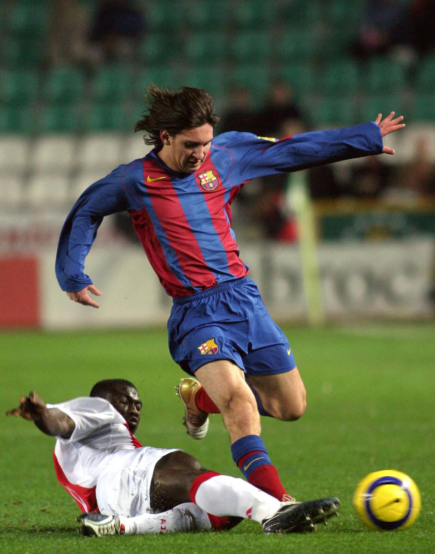 Leo Messi en uno de sus primeros partidos con el primer equipo del FC Barcelona (2004). EFE/Morell/Archivo.