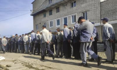 Imagen de prisioneros de guerra rusos encarcelados en un centro ucraniano cerca de la ciudad occidental de Leópolis.EFE/Rostyslav Averchuk