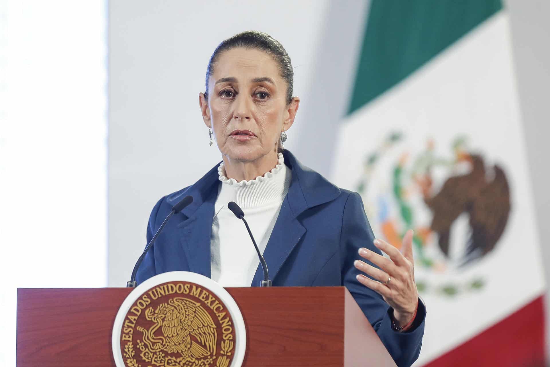 La presidenta de México, Claudia Sheinbaum, habla este jueves durante una rueda de prensa en Palacio Nacional, de la Ciudad de México (México). EFE/ Isaac Esquivel