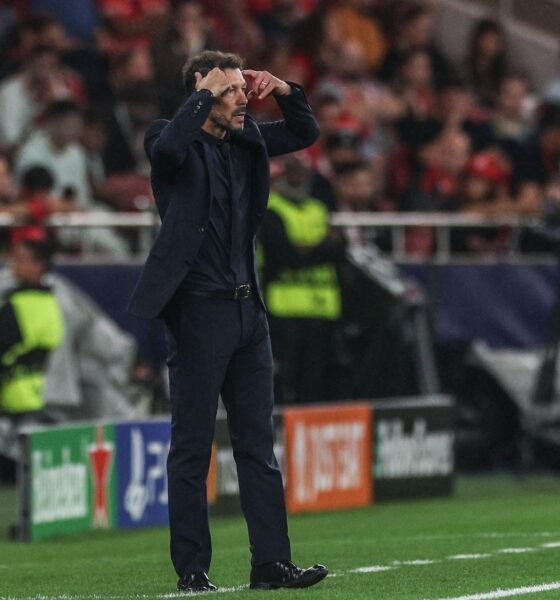 Simeone gesticula en el partido de este miércoles en Lisboa. EFE/EPA/MIGUEL A. LOPES