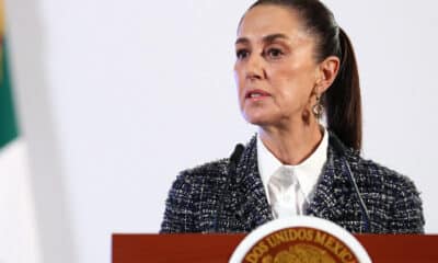 La presidenta de México, Claudia Sheinbaum, habla durante su conferencia de prensa matutina este lunes en Palacio Nacional de la Ciudad de México (México). EFE/Mario Guzmán